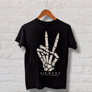 Graphic Band Tshirt / SECRETS short sleeve BLACK Size Small